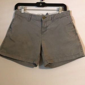 gray shorts